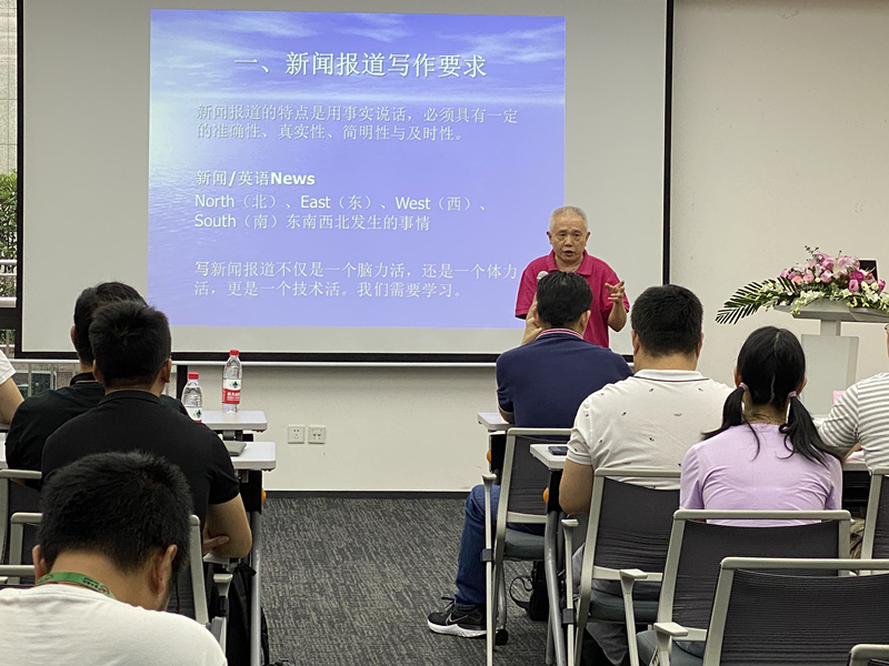 卢教员_副本.jpg